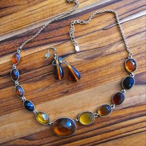 Monet necklace